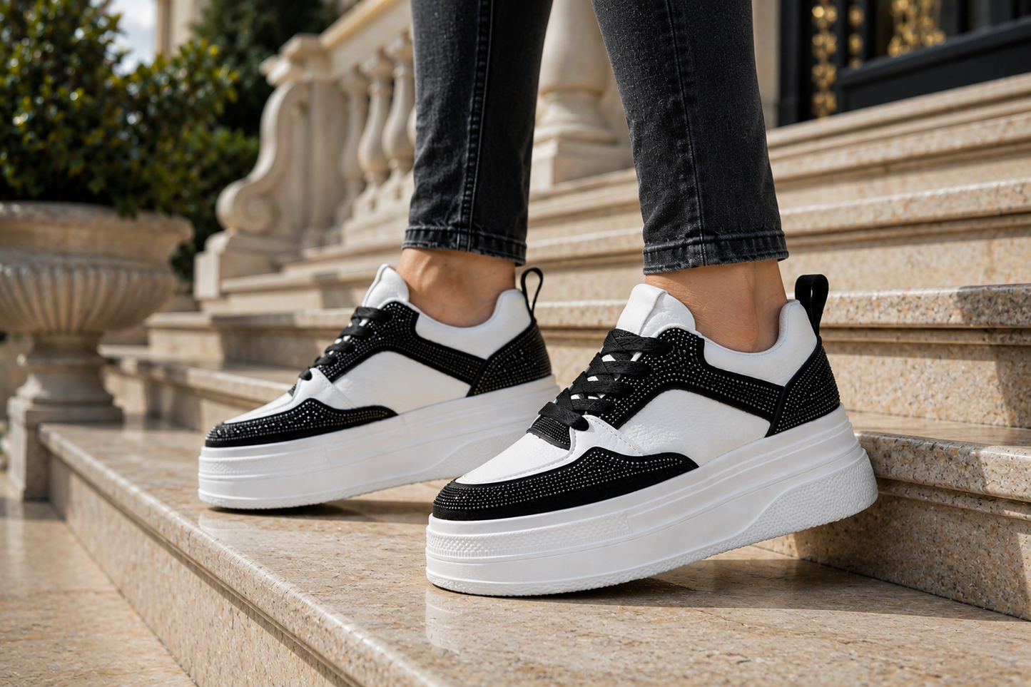 Sneakers Black & White Glam Platform